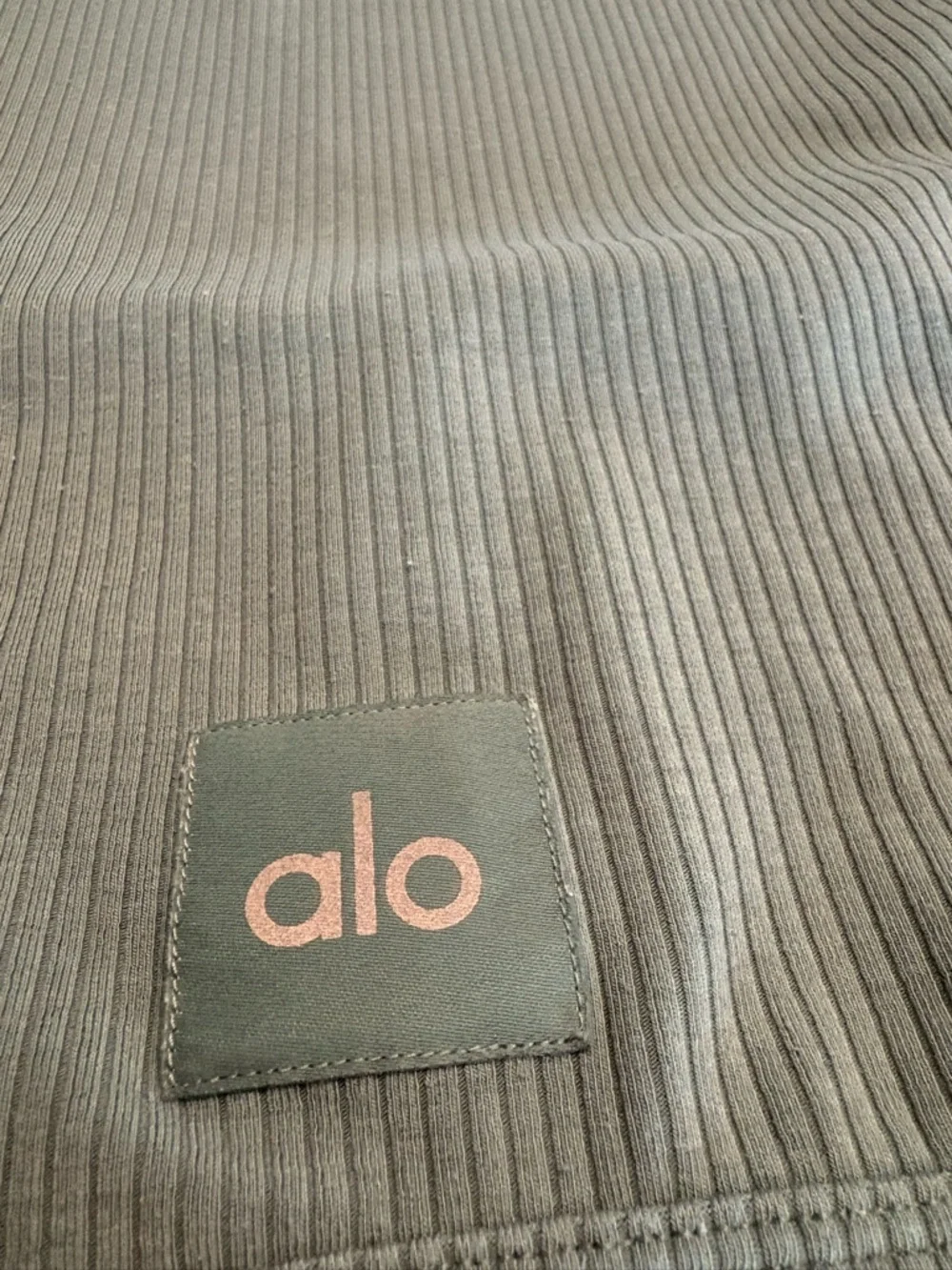 Alo Yoga Blissful Henley crop top green size small